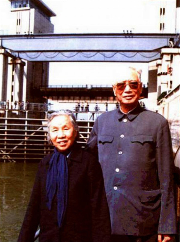 1987괺ͷڸްϺӰ