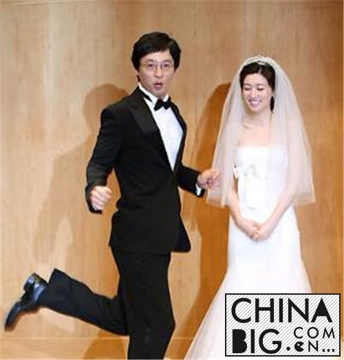 刘在石的老婆及儿子照片曝光 揭其在韩国不可动摇的地位