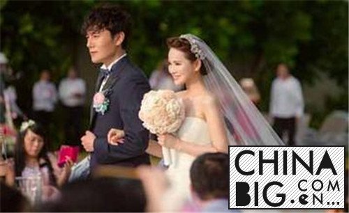 秦昊前妻是石洋子？回顾其与伊能静的甜蜜恋爱过程