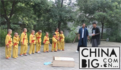 《少林英雄》赵文卓于荣光巅峰之争 “虎父”“猫妈”谁更受青睐？
