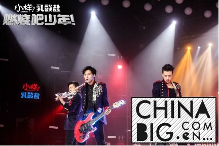 《燃烧吧少年》“话唠”伍嘉成“搞怪”配音   春掌门“快歌”欲治谷嘉诚“面瘫”