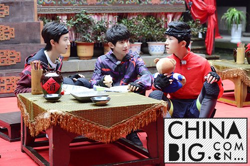 ȫԱСTFBOYS·ǽ    Ѱ·