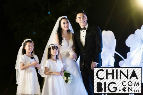 钟丽缇张伦硕公开恋情 钟丽缇三个女儿美照曝光