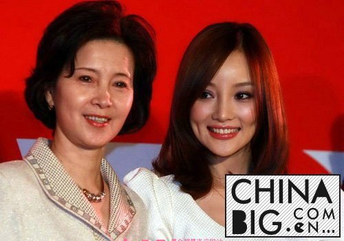 张伟欣离婚了没有原因揭秘    李小璐父母张伟欣、李丹宁资料介绍 