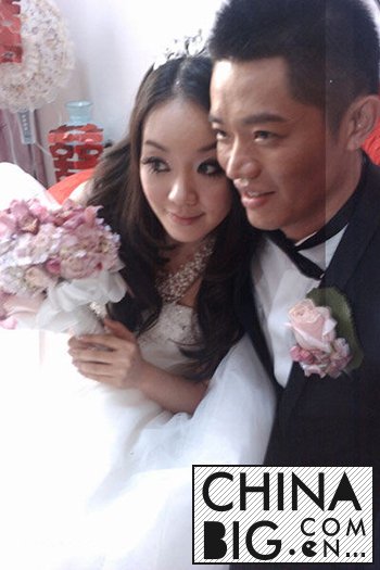 “凤凰组合”主唱玲花和曾毅结婚没？  曾毅老婆李娜照片资料曝光