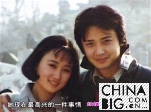 侯长荣年轻帅照曝光 与妻子陈剑月结缘红楼梦