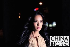 屈菁菁有没有男朋友是谁? 屈菁菁个人背景资料