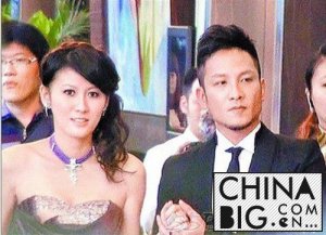 高山峰老婆佘琼薇照片曝光 高山峰老婆佘琼薇资料介绍