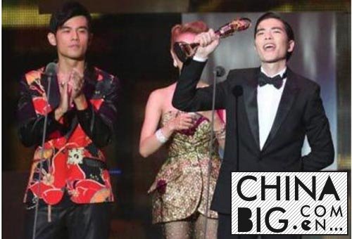 萧敬腾为什么这么火？   萧敬腾被称周杰伦的接班人？