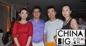 于明加与胡俊结婚照 于明加有几任老公?(2)_华