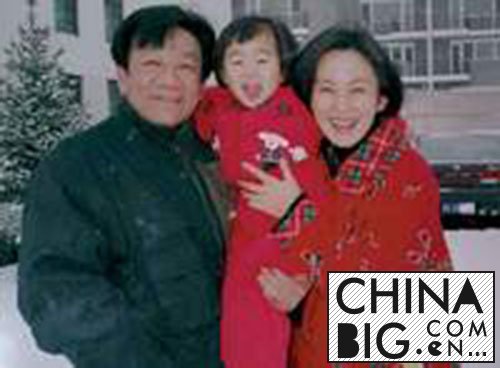 侯耀文娶了比自己小了很多的舞蹈演员,袁茵也的确和戴志诚结为夫妻