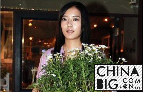 周采诗和炎亚纶吻照曝光   周采诗资料介绍