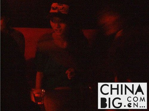 超女胡灵现在如何了？  胡灵夜店卖唱陪酒事件