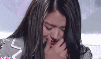 韩国女星任娜英激动落泪捏塌鼻子 任娜英鼻子塌陷原因是什么