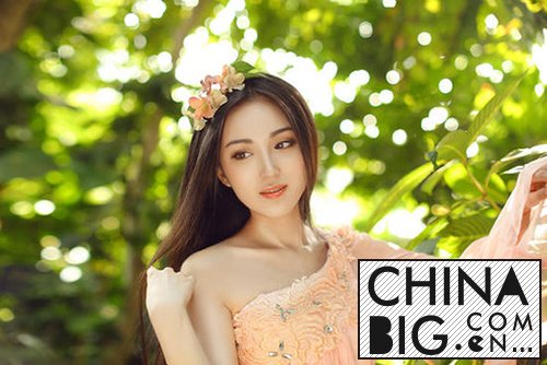 李艳冰整容了没有？  李艳冰演艺经历介绍