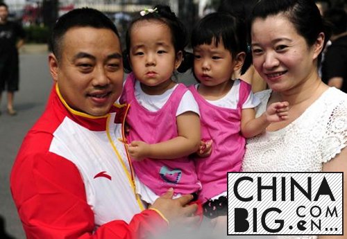 刘国梁的哥哥是谁？  刘国梁全家福照片曝光