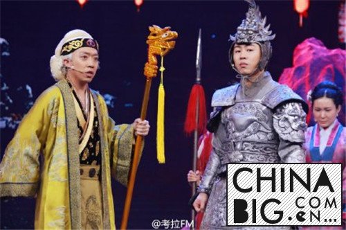 《跨界喜剧王》胡彦斌玩穿越战场  扶“亲奶奶”佘太君被讹